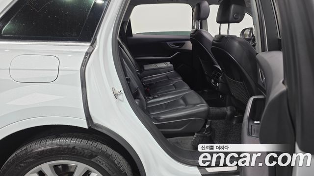 Audi Q7 2019 — photo 12
