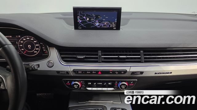 Audi Q7 2019 — photo 14