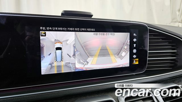 Mercedes-Benz GLS-Class 2023 — photo 21