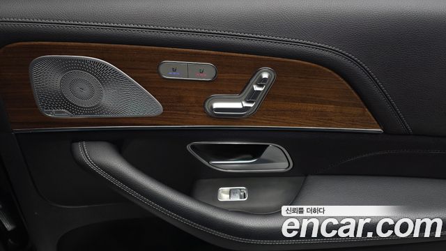 Mercedes-Benz GLS-Class 2020 — photo 17