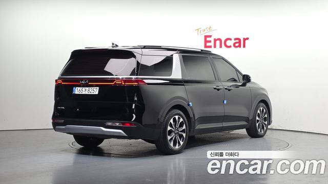 Kia Canival 2023 — photo 2
