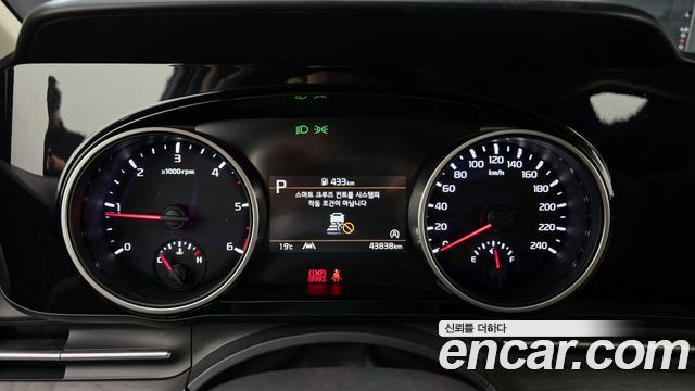Kia Canival 2023 — photo 8