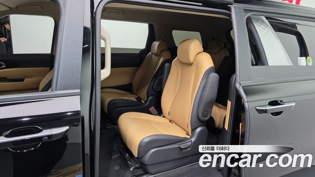 Kia Canival 2023 — photo 11