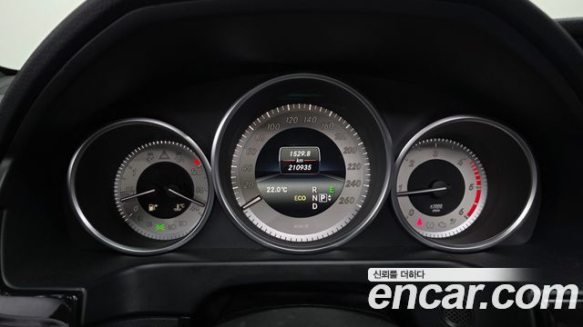 Mercedes-Benz E-Class 2014 — photo 8