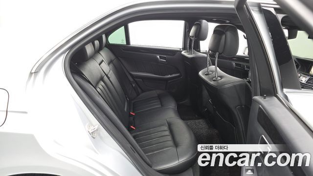 Mercedes-Benz E-Class 2014 — photo 12