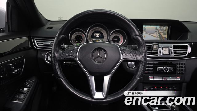 Mercedes-Benz E-Class 2014 — photo 14