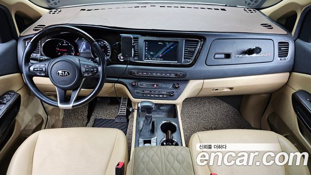 Kia Canival 2019 — photo 10