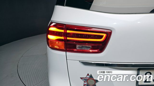 Kia Canival 2019 — photo 9