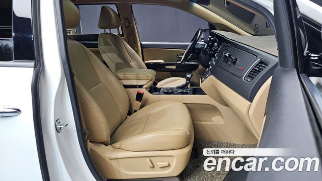 Kia Canival 2019 — photo 16