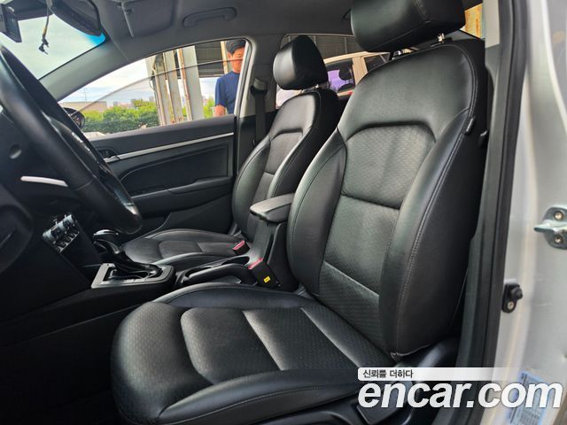 Hyundai AVANTE 2019 — photo 10