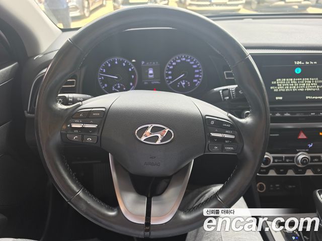 Hyundai AVANTE 2019 — photo 13