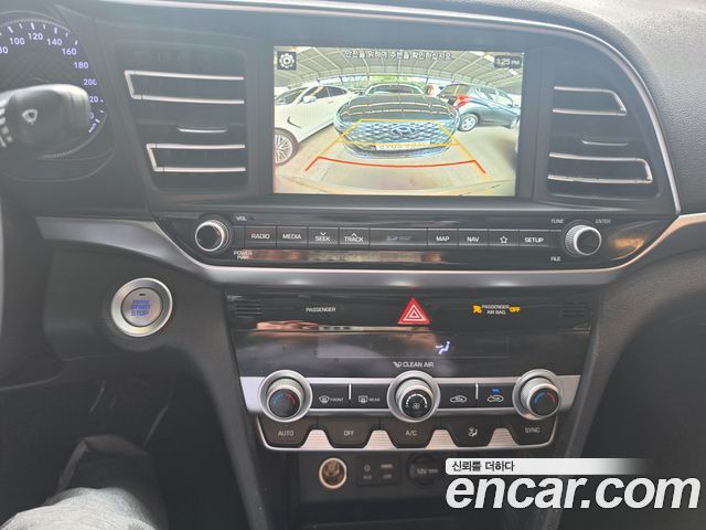 Hyundai AVANTE 2019 — photo 15