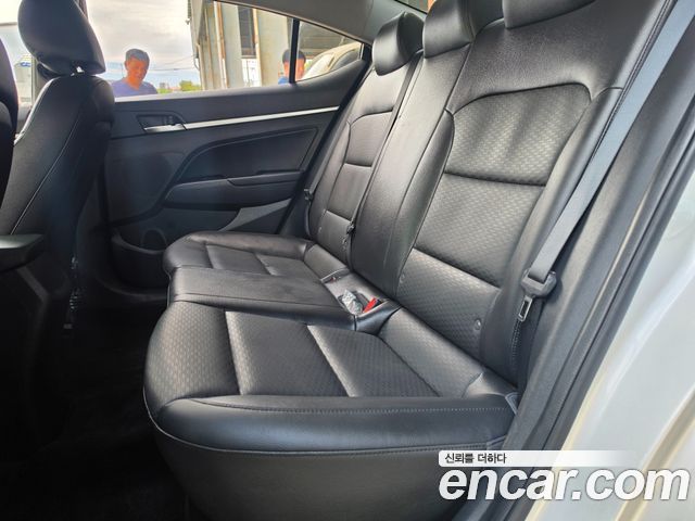 Hyundai AVANTE 2019 — photo 16