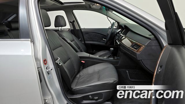 BMW 5-Series 2006 — photo 11