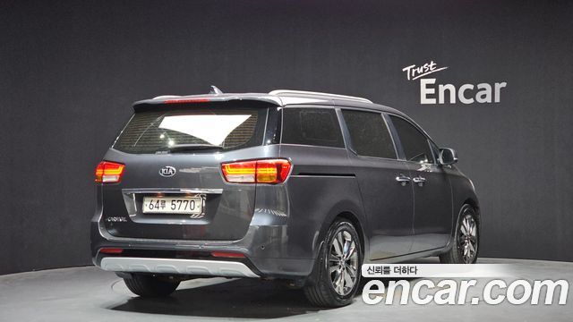 Kia Canival 2015 — photo 2
