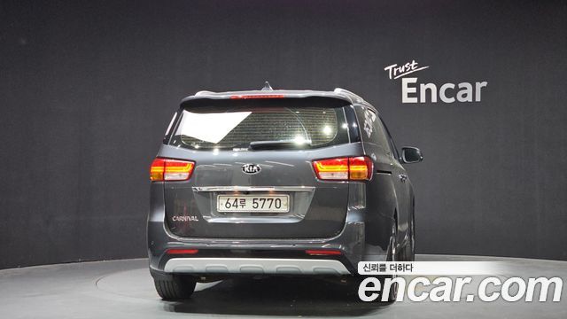 Kia Canival 2015 — photo 4