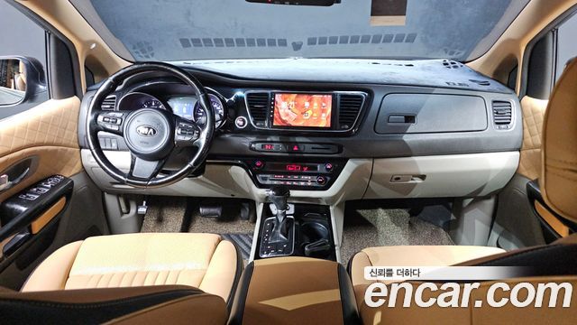 Kia Canival 2015 — photo 7