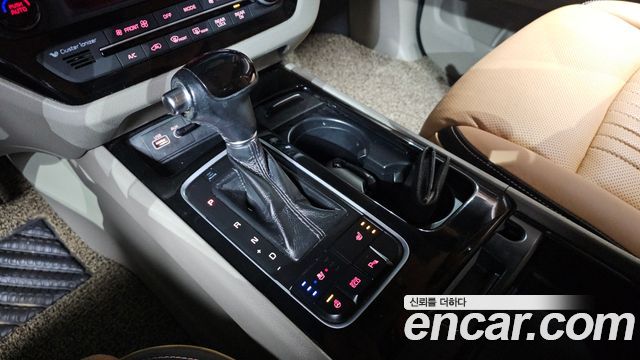 Kia Canival 2015 — photo 9