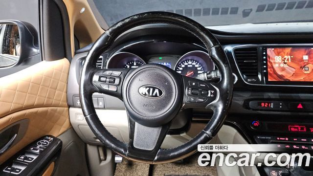 Kia Canival 2015 — photo 11