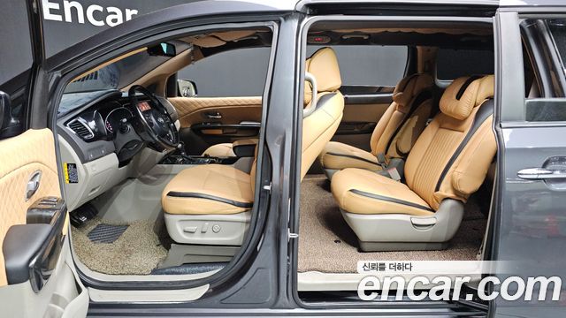 Kia Canival 2015 — photo 17