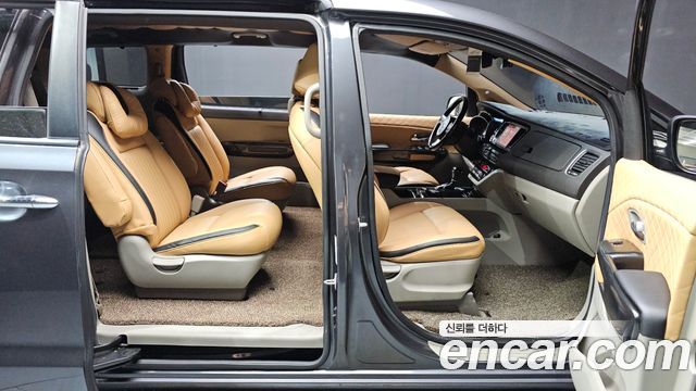 Kia Canival 2015 — photo 19
