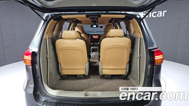 Kia Canival 2015 — photo 20