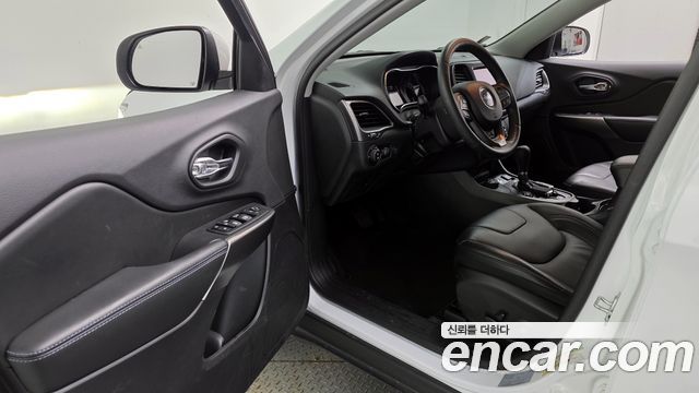 Jeep Cherokee 2019 — photo 13