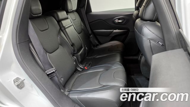 Jeep Cherokee 2019 — photo 17