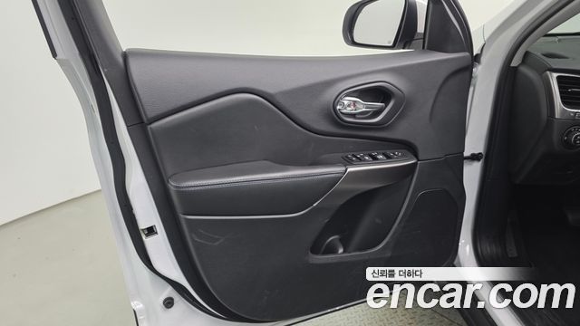 Jeep Cherokee 2019 — photo 14