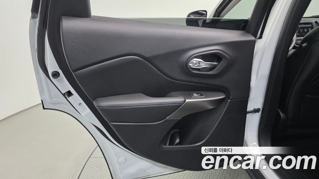 Jeep Cherokee 2019 — photo 15