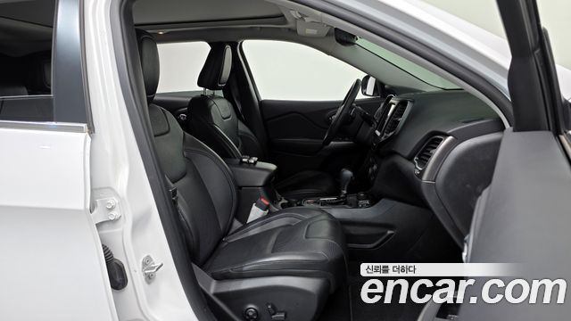 Jeep Cherokee 2019 — photo 16