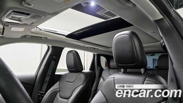 Jeep Cherokee 2019 — photo 28