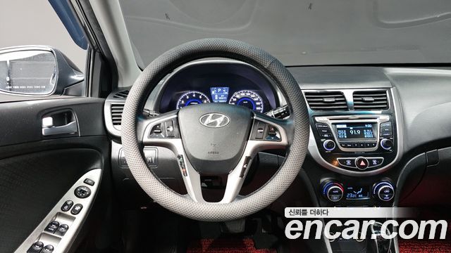 Hyundai Accent 2017 — photo 12