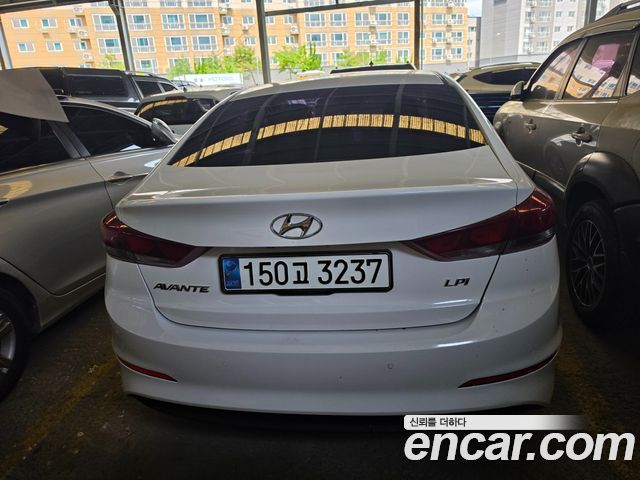 Hyundai AVANTE 2018 — photo 2