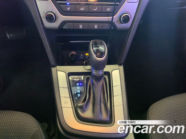Hyundai AVANTE 2018 — photo 9