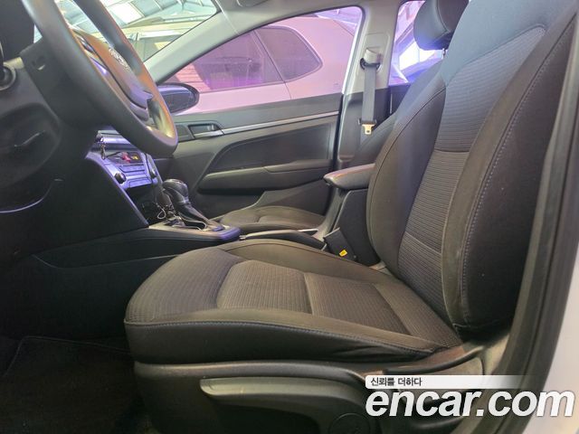 Hyundai AVANTE 2018 — photo 10