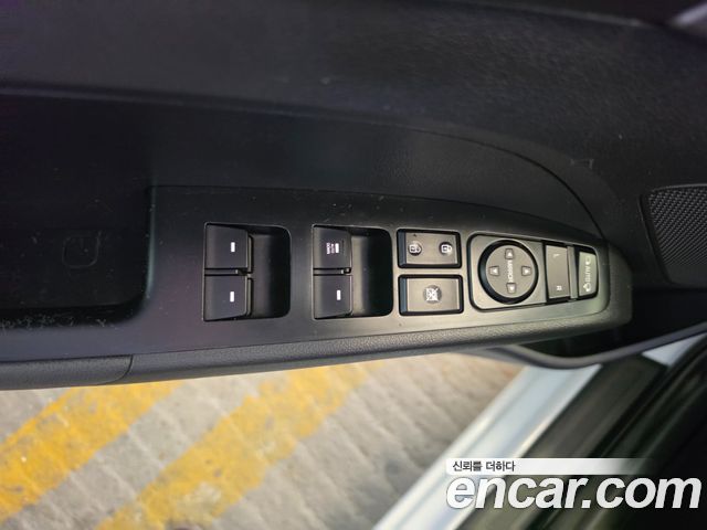 Hyundai AVANTE 2018 — photo 11
