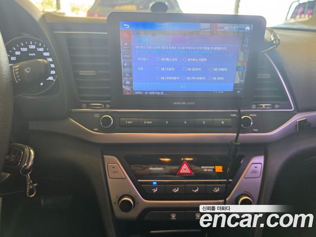 Hyundai AVANTE 2018 — photo 12