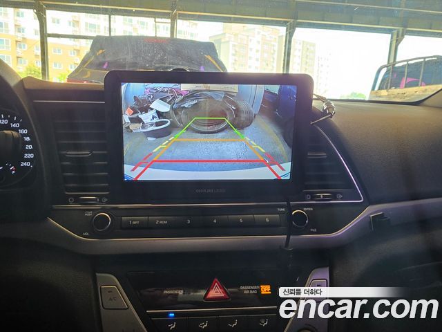 Hyundai AVANTE 2018 — photo 13