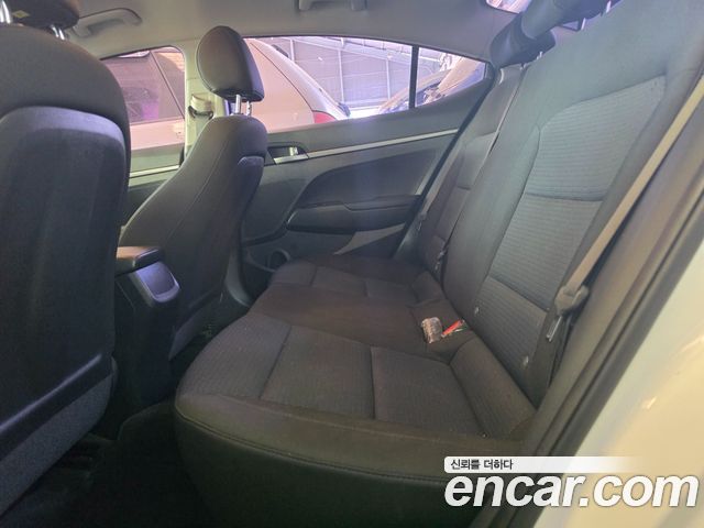 Hyundai AVANTE 2018 — photo 15