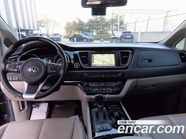 Kia Canival 2016 — photo 8