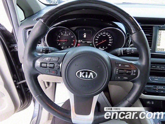 Kia Canival 2016 — photo 9