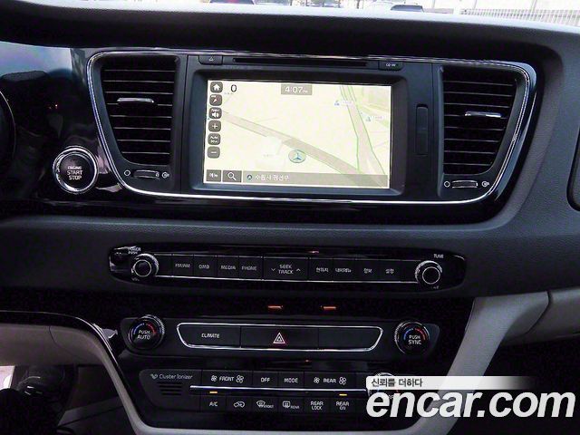 Kia Canival 2016 — photo 12