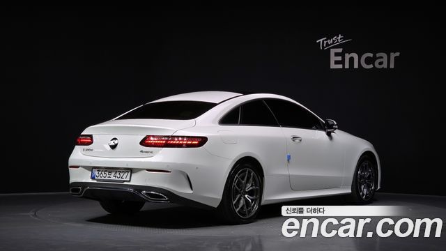 Mercedes-Benz E-Class 2022 — photo 2