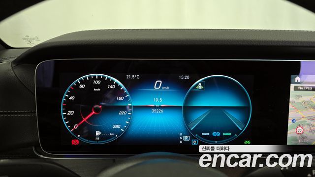 Mercedes-Benz E-Class 2022 — photo 11