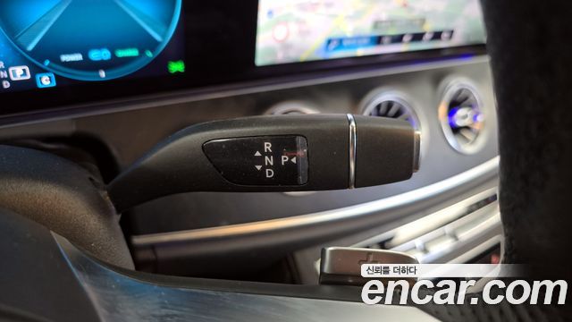 Mercedes-Benz E-Class 2022 — photo 12