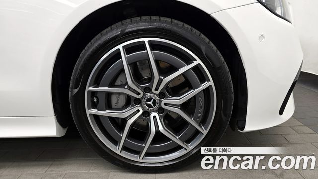 Mercedes-Benz E-Class 2022 — photo 7