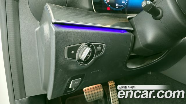 Mercedes-Benz E-Class 2022 — photo 27