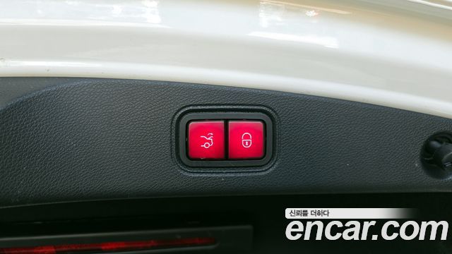 Mercedes-Benz E-Class 2022 — photo 30