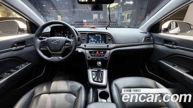 Hyundai AVANTE 2018 — photo 10